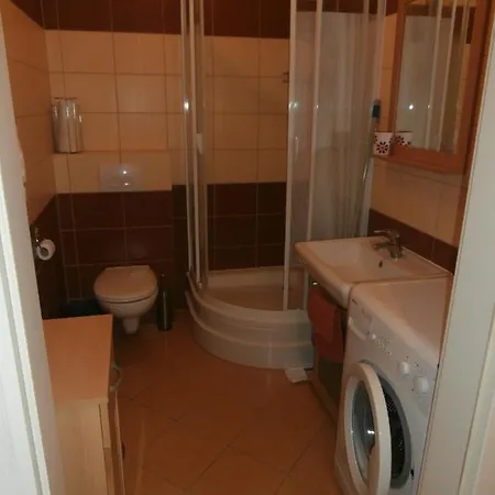 Tosia Miesci Sie W Poblizu Plazy Zachodniej 450 M. Do Dyspozycji Jest Tez Maly Ogrodek Z Miejscem Na Wypicie Porannej Kawy. Na Osiedlu Sasiadujacym Ze Sklepem Netto Oraz Zabka, Znajduje Sie Plac Zabaw Dla Dzieci Oraz Boisko Do Gry W Pilke. *