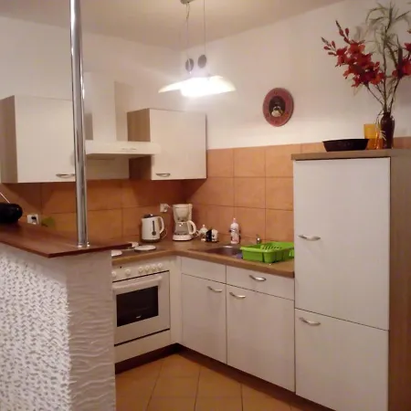 Appartement Tosia Miesci Sie W Poblizu Plazy Zachodniej 450 M. Do Dyspozycji Jest Tez Maly Ogrodek Z Miejscem Na Wypicie Porannej Kawy. Na Osiedlu Sasiadujacym Ze Sklepem Netto Oraz Zabka, Znajduje Sie Plac Zabaw Dla Dzieci Oraz Boisko Do Gry W Pilke.