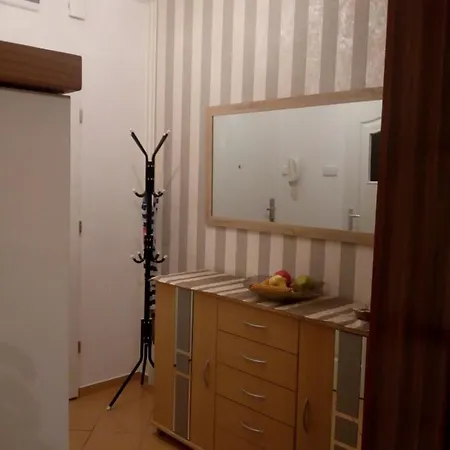 Appartement Tosia Miesci Sie W Poblizu Plazy Zachodniej 450 M. Do Dyspozycji Jest Tez Maly Ogrodek Z Miejscem Na Wypicie Porannej Kawy. Na Osiedlu Sasiadujacym Ze Sklepem Netto Oraz Zabka, Znajduje Sie Plac Zabaw Dla Dzieci Oraz Boisko Do Gry W Pilke. Kołobrzeg